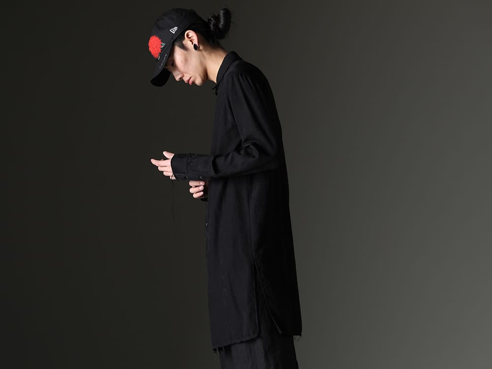 kujaku / Yohji Yamamoto 2023SS - A long shirt accentuates the A-line silhouette. - KJ-23SS18-Black(Jinchoge Shirt Black) HZ-H88-972(New Era × Yohji Yamamoto 930CS YY Dahlia) - 2-002