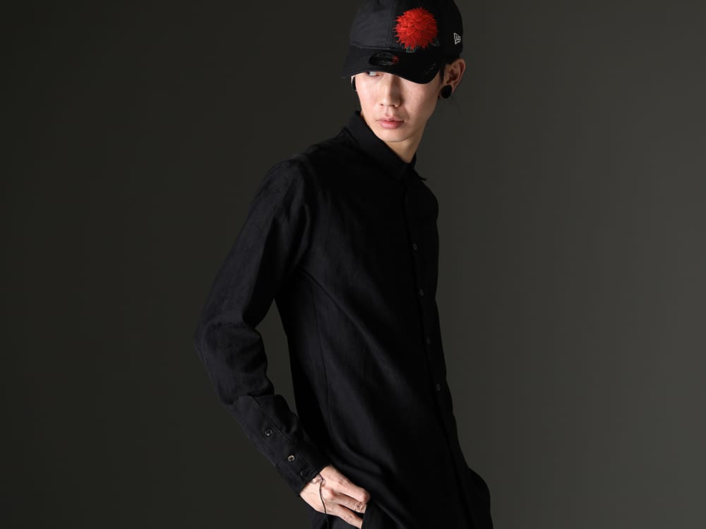 kujaku / Yohji Yamamoto 2023SS - A long shirt accentuates the A-line silhouette. - KJ-23SS18-Black(Jinchoge Shirt Black) HZ-H88-972(New Era × Yohji Yamamoto 930CS YY Dahlia) - 2-005