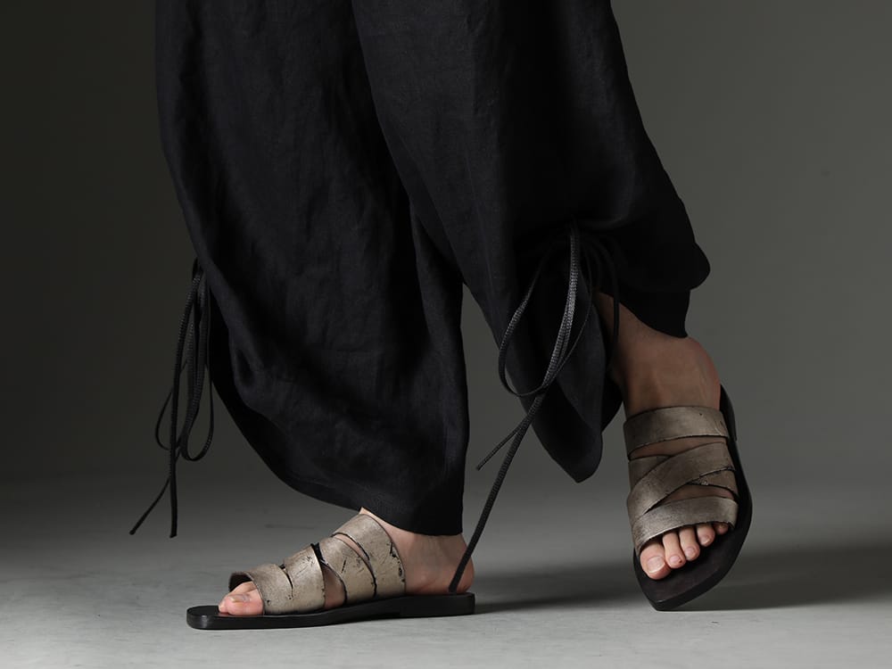 kujaku / DIMISSIANOS & MILLER 2023SS Kujaku has developed a new line of Mube pants that are a regular feature. - KJ-23SS28(Mube Pants) Tessera-Louria-calf-silver(Tessera Louria calf Sandals Black × Silver) - 3-005