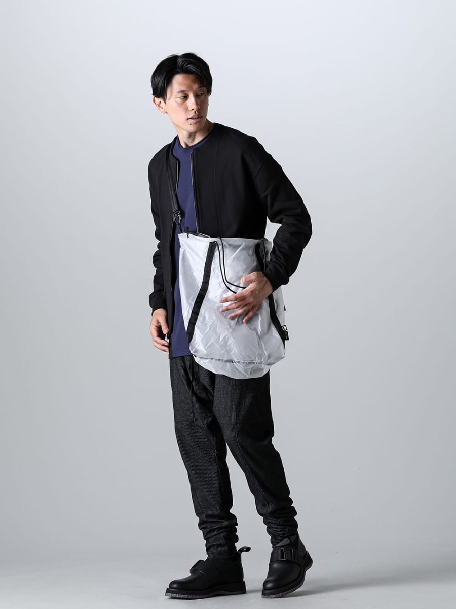 RIPVANWINKLE 2023SS Styling - RIPVANWINKLE Packable Tote The Viridi-anne Mix Style Mixing The Viridi-anne's Sweat Zip-Up Jersey With Dolman T - VI-3589-01 - Sweat Zip up Jacket - RW-547-Navy×Black - Dolman-T Navy×Black - VI-3595-04-Black - Stripe Knit Drop-Clotch Pants Black - RW-552 - Strap - RW-551 - Packable tote 1-001