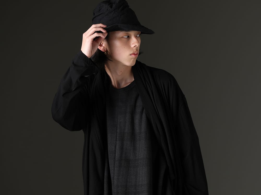 JULIUS / nude:masahiko maruyama / Forme D'expression 2023SS - Enjoy the depth of black with drapes and woven patterns. - 819CUM3-black(Cotton/Cupro Jersey Drape Cardigan Black) NU-1687(Oversized Short Sleeve T-Shirt) HH015-GBMB(Skewed Fedora) - 2-004