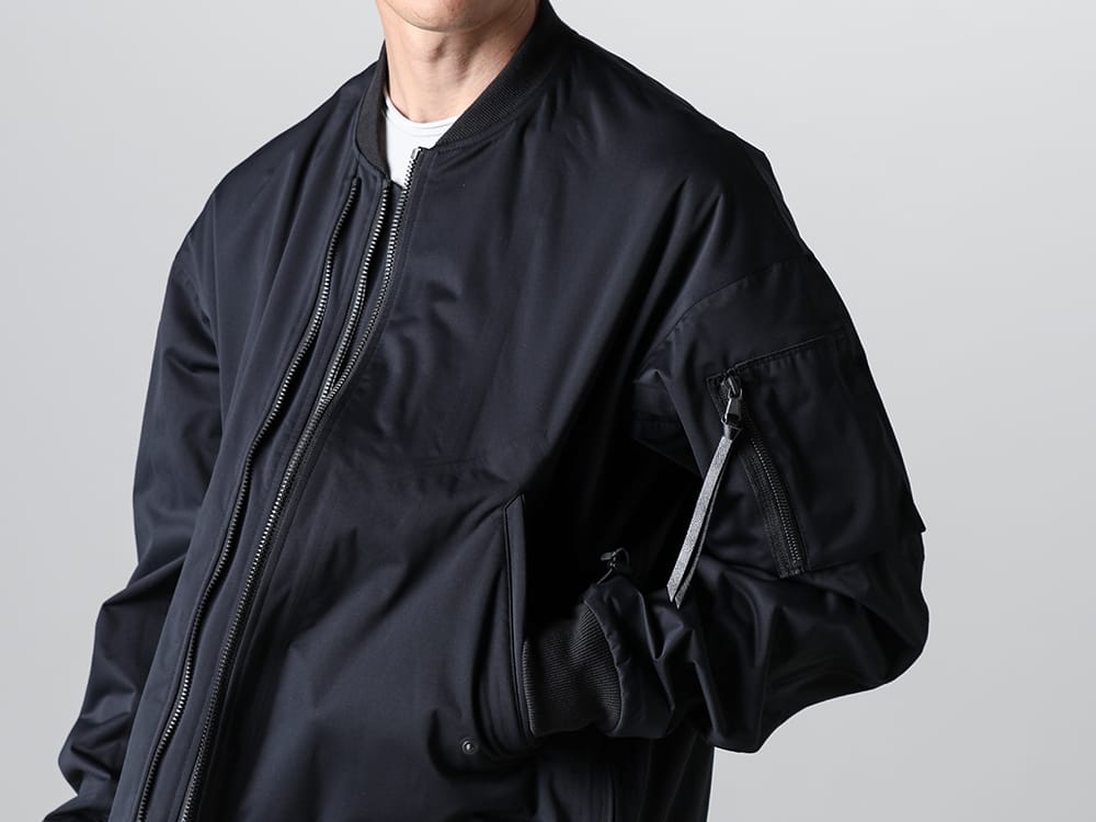 The Viridi-anne 2023SS The bi-color dolman T peeking out from under the blouson is the key point!  - VI-3558-06-Black - Water Repellent Bomber Jacket Dark Gray - RW-547-L.Gray×Shark - Dolman-T L.Gray×Shark 2-002