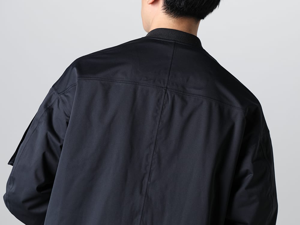 The Viridi-anne 2023SS The bi-color dolman T peeking out from under the blouson is the key point!  - VI-3558-06-Black - Water Repellent Bomber Jacket Dark Gray 2-005