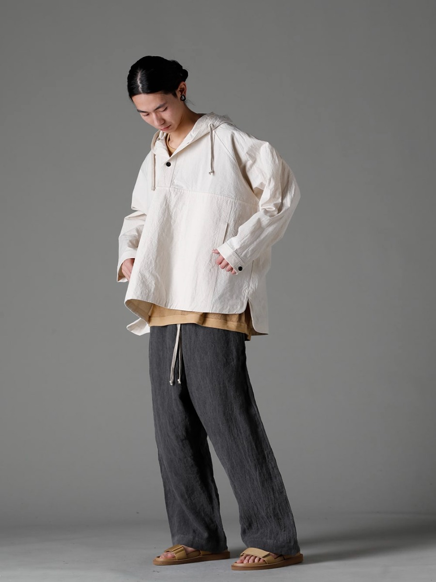 O project(オー プロジェクト) 23SS(春夏) スタイリング 春夏におすすめなコーディネート - O15JKT2-KINARI フーディー プルオーバー ジャケット キナリ ファイン キャンバス O15TT1-YELLOW-BEIGE スリーブレス ティー コットン ヘンプ ジャージー O15TR4-DK-SUMI ジョギング トラウザー ダーク スミ ダイ フラックス ローン US9561-Tan メンズ サンダル タン 1-002