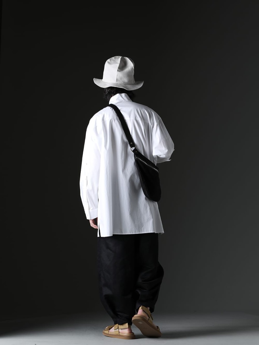 Yohji Yamamoto / nude:masahiko maruyama / GUIDI / kujaku / UMA WANG 2023SS - A monotone outfit for spring and summer. - HZ-B15-012-White(Collart Stand Blouse With Pleated Cloth White) NU-1675-Ecru(Ovesized Hat Ecru) Q10M-Black-Linen(Body Bag Linen - Black) KJ-23SS26(Dokeshi Pants) US9561-Tan(Mens Sandal Tan) - 1-003