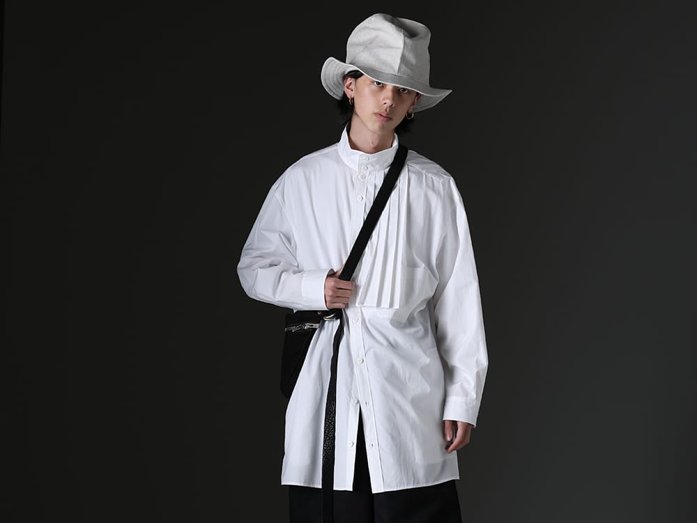 Yohji Yamamoto / nude:masahiko maruyama / GUIDI 2023SS - A combination of crisp white and small items for contrast. - HZ-B15-012-White(Collart Stand Blouse With Pleated Cloth White) NU-1675-Ecru(Ovesized Hat Ecru) Q10M-Black-Linen(Body Bag Linen - Black) - 2-001