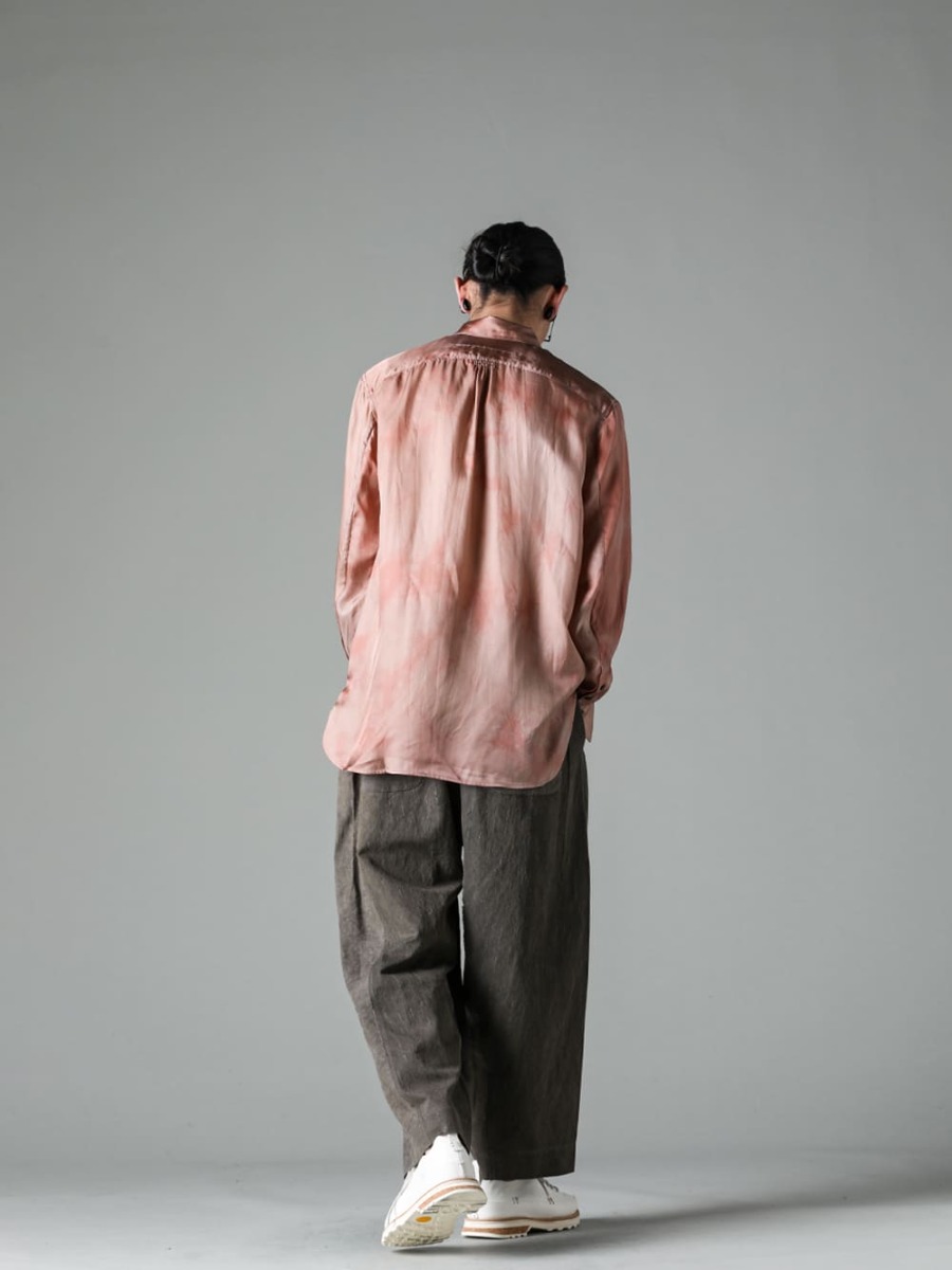ZIGGY CHEN 23SS styling The Cupra shirt and cotton linen bottoms are a mix of different materials. - RG1018TI-VINTAGE-SILVER-RG1018TI Vintage / Silver - 0M2310712-Histogramic striped shirt - 0M2310516-Asymmetrical Panel Trousers - Lugged-Runner-FEIT Ragged Runner 1-004