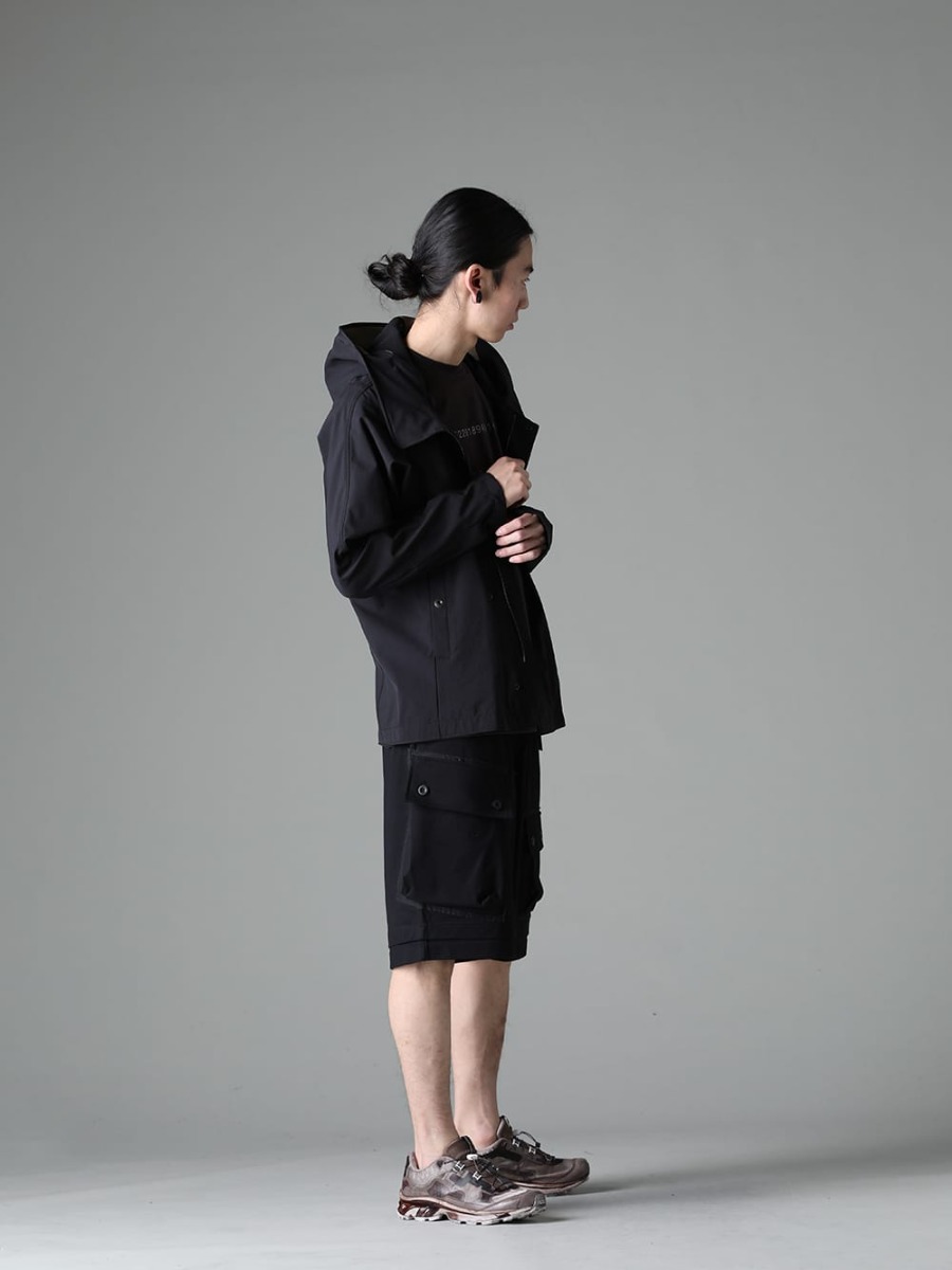 DEVOA / The Viridi-anne / 11 by Boris Bidjan Saberi 2023SS - ショートパンツやプリントTシャツでよりラフ - FJK-SDXF(FJK-SDXF. Hooded Jacket Schoeller-Dynamic) VI-3609-01-Brown-Gray(Short-Sleeved Print T-Shirt Brown-Gray) VI-3607-04-Black(Jersey Shorts Black) BAMBA5-11XS-Dirty Gray(Bamba 5 - 11XS - Dirty Gray) - 1-003