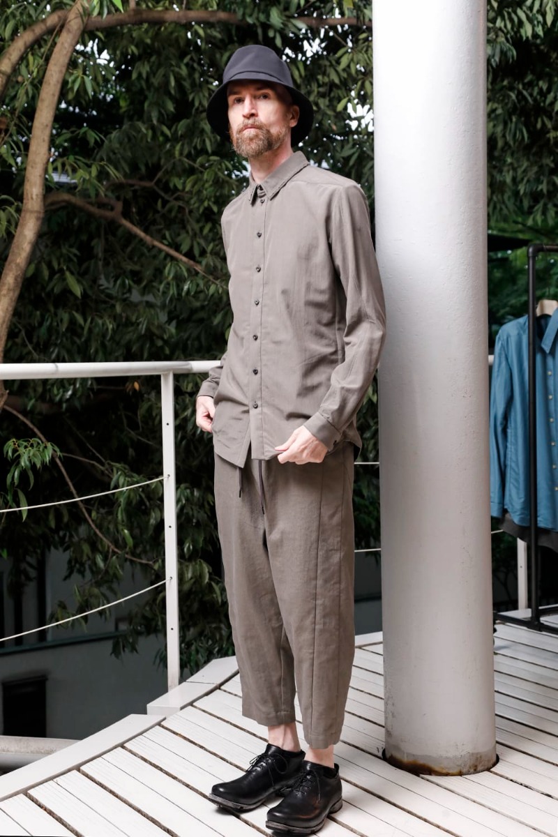 DEVOA 23SS Style Samples mud gray - SHN-SVCR-Mud-Gray Shirt Cotton/silk/viscose mud gray PTN-RGKL Drop Crotch Cropped Pants Cotton Khasi FW-CSHS Leather boots GUIDI Horse leather 3-005