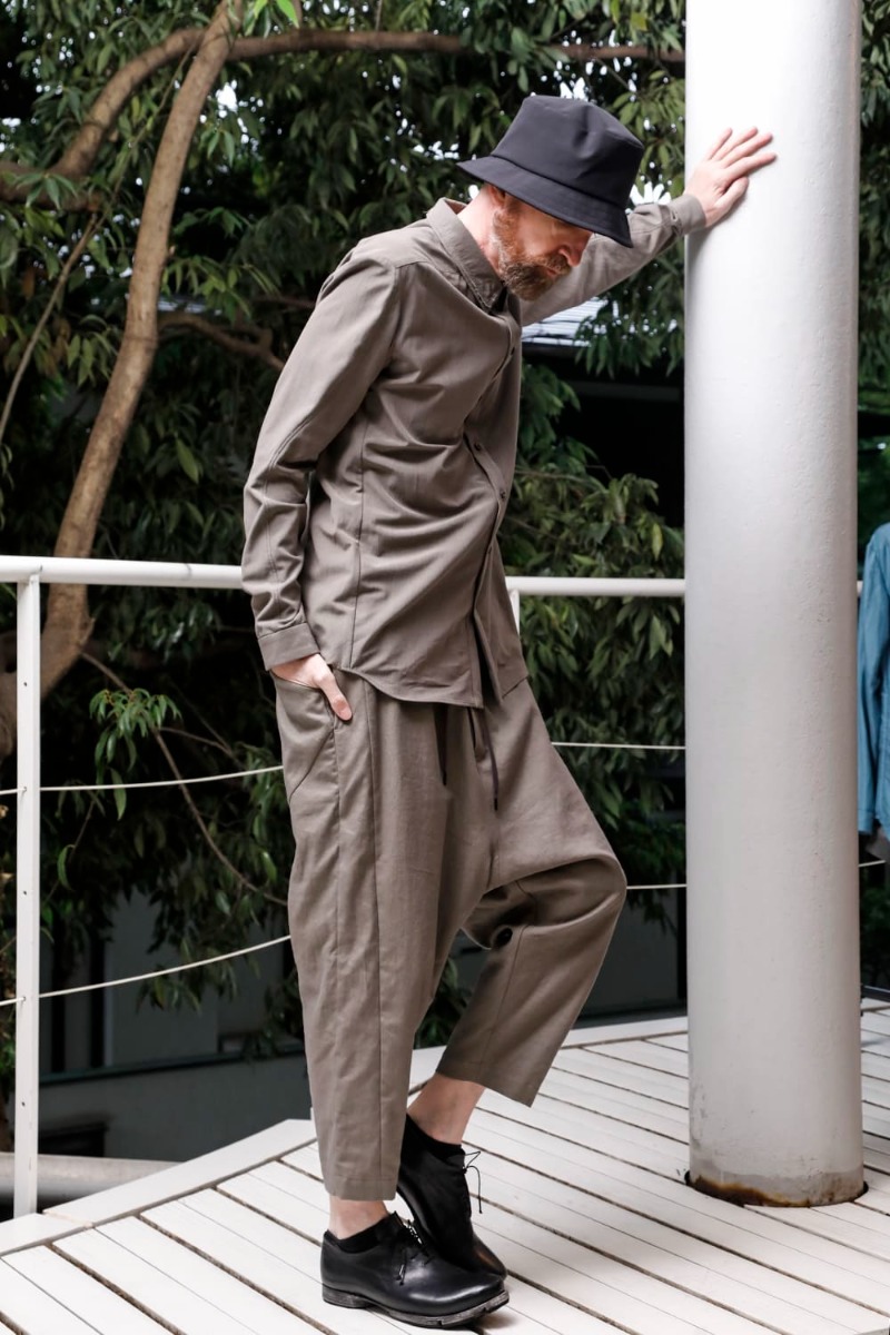 DEVOA 23SS Style Samples mud gray - SHN-SVCR-Mud-Gray Shirt Cotton/silk/viscose mud gray PTN-RGKL Drop Crotch Cropped Pants Cotton Khasi FW-CSHS Leather boots GUIDI Horse leather 3-006