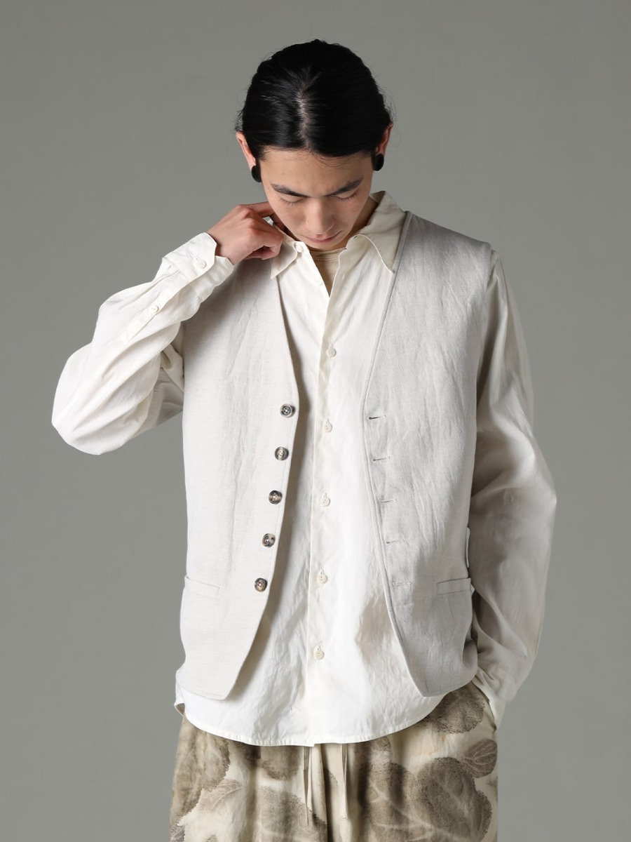 NOUSAN(ノウザン) forme d'expression(フォルメ デ エクスプレッション) 23SS(春夏) シンプルで使い勝手の良い5ボタンベスト  - shirt レギュラーカラーシャツ UG063-F50S ウエスト コート UM1552-Tan ジョセフ トップ タン 2-001