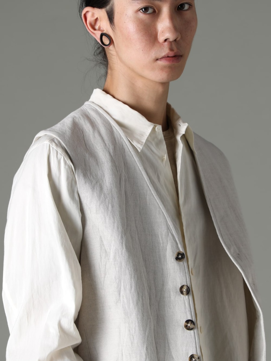 NOUSAN(ノウザン) forme d'expression(フォルメ デ エクスプレッション) 23SS(春夏) シンプルで使い勝手の良い5ボタンベスト  - shirt レギュラーカラーシャツ UG063-F50S ウエスト コート UM1552-Tan ジョセフ トップ タン 2-005