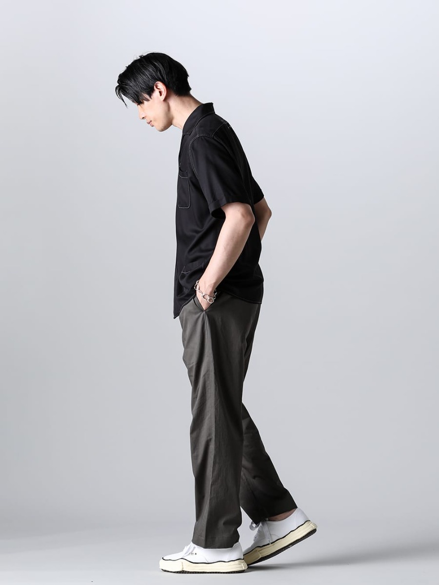Maison Margiela - 2023SS Styling Shirt x Easy Pants x Sneakers for relaxing casual style! - S50DR0003-Black - Short-Sleeved Shirt Black - IH-23SS-P022-CSS-Olive Charcoal - Semi Flared Relaxed Pants Olive Charcoal - A09FW735-White - BAKER Original sole canvas Low-Top sneakers Vintage like Sole White - sa.0036SS23-Silver - Bone Shaped Carabiner Bracelet.-S- Silver 1-002