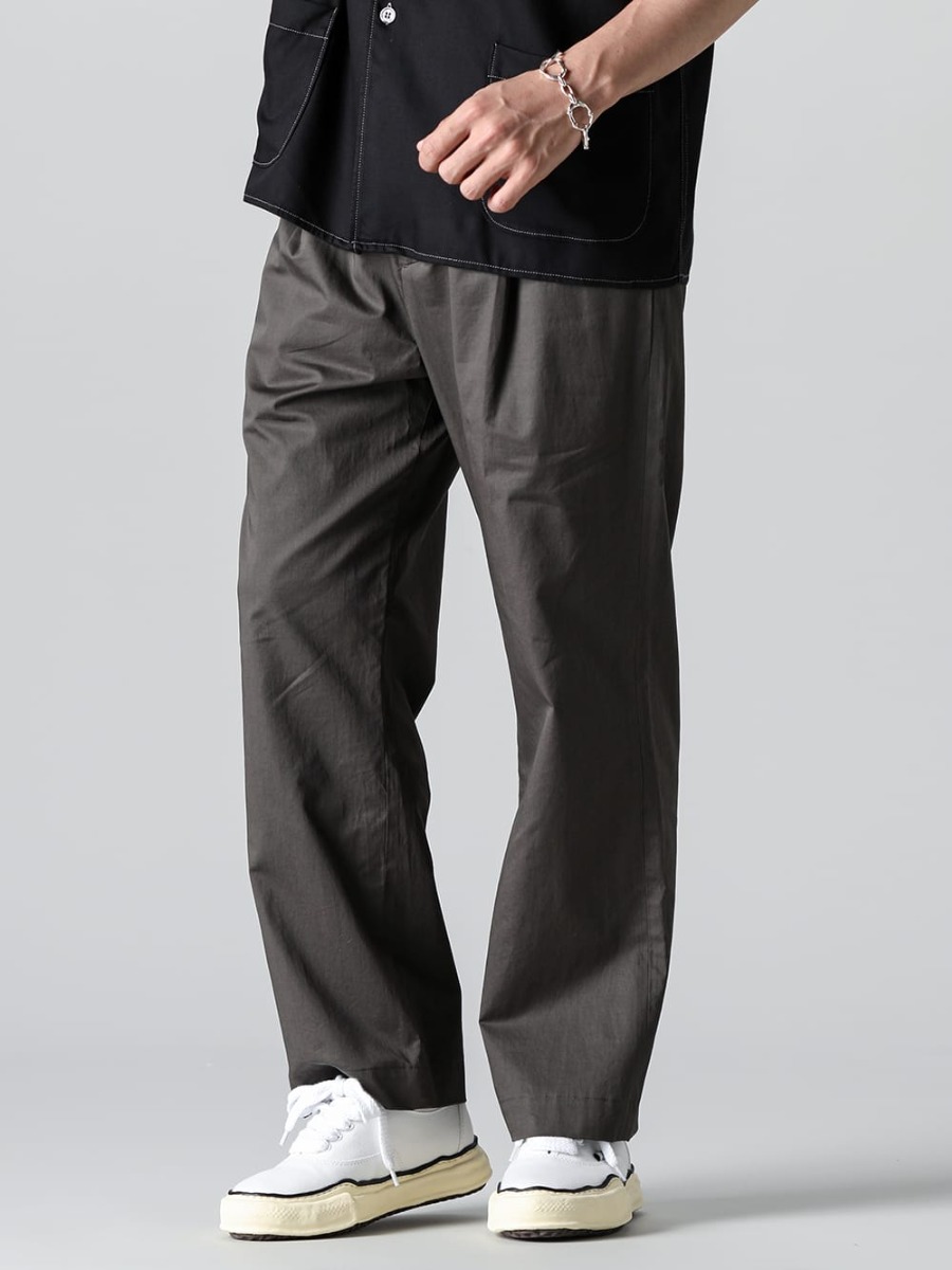 IRENISA - 2023SS Semi-flared relax pants from IRENISA that feel like slacks and are easy to wear all year round! IH-23SS-P022-CSS-Olive Charcoal - Semi Flared Relaxed Pants Olive Charcoal - A09FW735-White - BAKER Original sole canvas Low-Top sneakers Vintage like Sole White 3-001