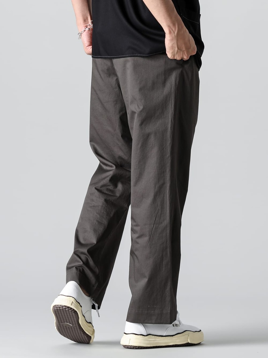 IRENISA - 2023SS Semi-flared relax pants from IRENISA that feel like slacks and are easy to wear all year round! - IH-23SS-P022-CSS-Olive Charcoal - Semi Flared Relaxed Pants Olive Charcoal - A09FW735-White - BAKER Original sole canvas Low-Top sneakers Vintage like Sole White 3-002