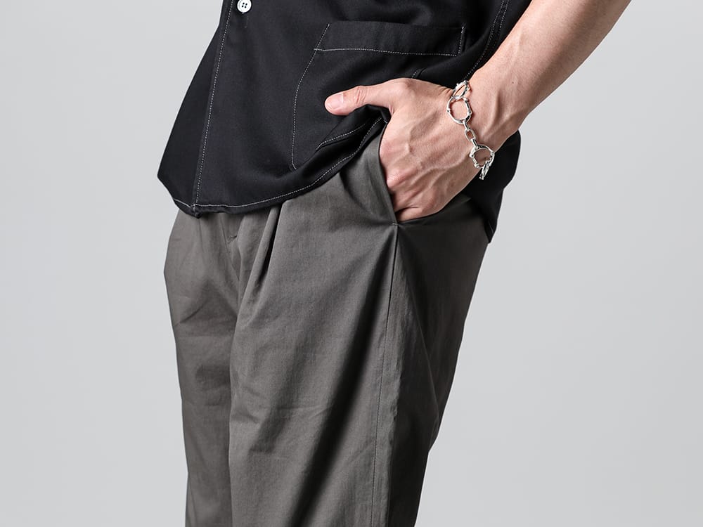 IRENISA - 2023SS Semi-flared relax pants from IRENISA that feel like slacks and are easy to wear all year round! - IH-23SS-P022-CSS-Olive Charcoal - Semi Flared Relaxed Pants Olive Charcoal - A09FW735-White - BAKER Original sole canvas Low-Top sneakers Vintage like Sole White 3-004