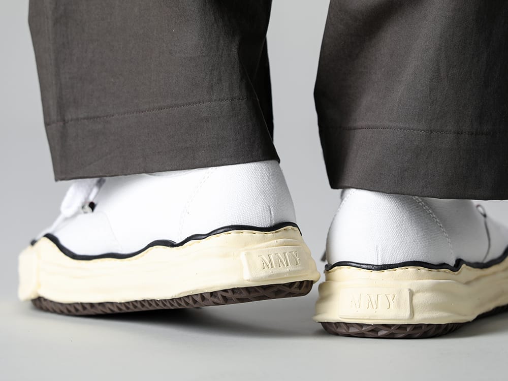 Maison MIHARAYASUHIRO 2023SS Semi-flared relax pants from IRENISA that feel like slacks and are easy to wear all year round! - IH-23SS-P022-CSS-Olive Charcoal - Semi Flared Relaxed Pants Olive Charcoal - A09FW735-White - BAKER Original sole canvas Low-Top sneakers Vintage like Sole White 3-006