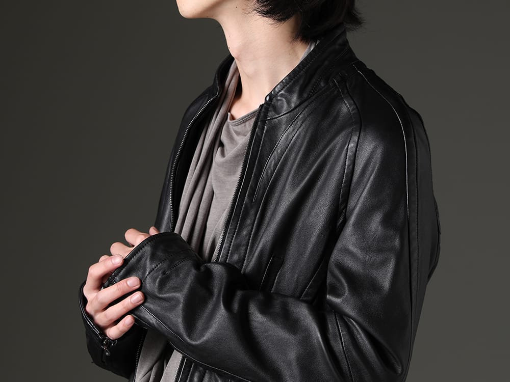 JULIUS 2023SS - Refined wear and outstanding design of lamb leather - 819BLM1(Lamb Leather Seamed Jacket) 819CUM5-gray(Cotton/Cupro Jersey Drape Neck Short Sleeve T-Shirt Gray) - 2-006