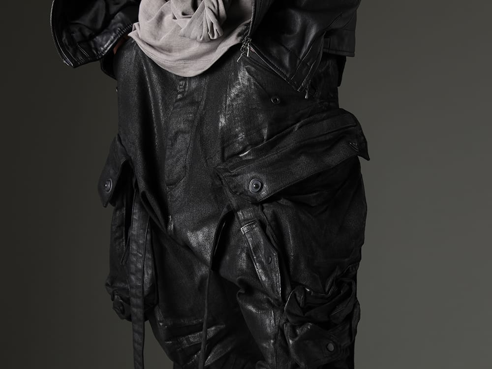 JULIUS 2023SS Specially designed with striking and special details - 818PAM15-C(The R Limited 10.5oz Stretch Denim Gas Mask Coating Cargo Pants) - 3-004