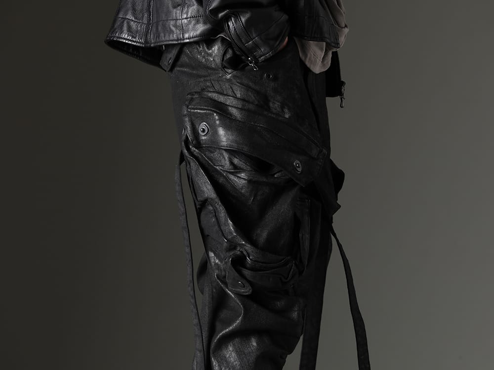 JULIUS 2023SS Specially designed with striking and special details - 818PAM15-C(The R Limited 10.5oz Stretch Denim Gas Mask Coating Cargo Pants) - 3-006