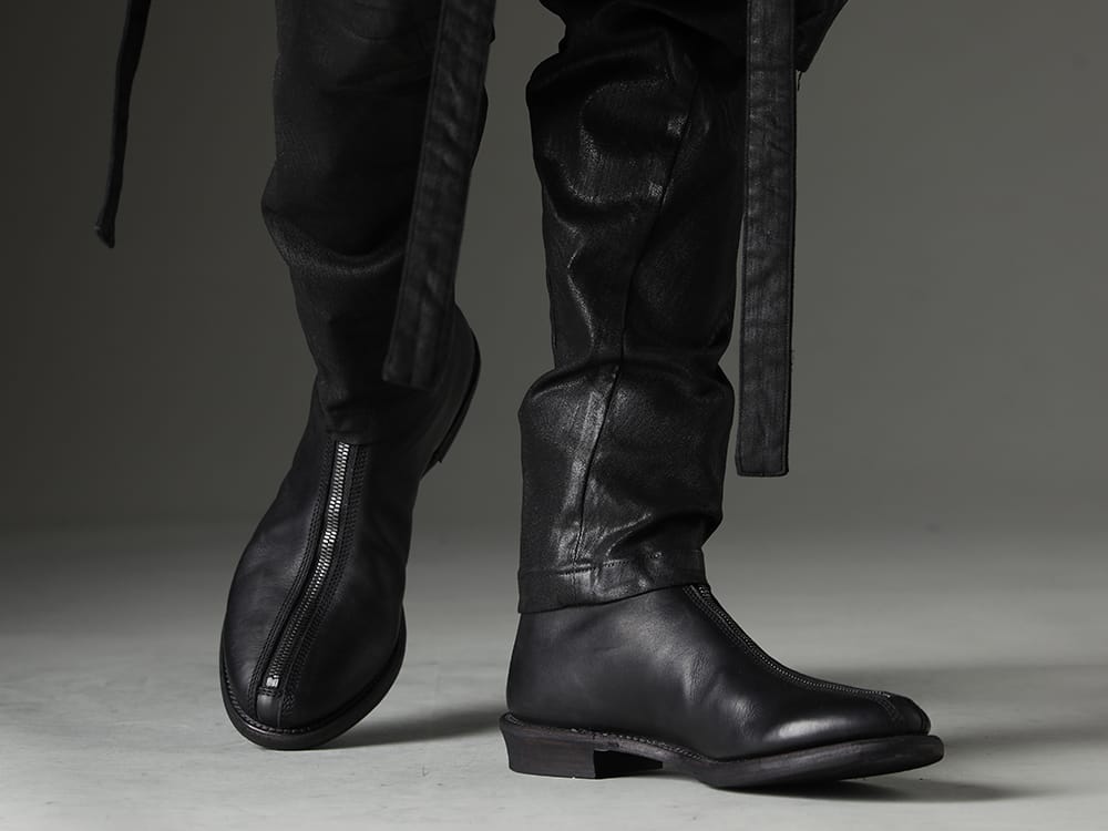 JULIUS 2023SS Specially designed with striking and special details - 819FWM1(Cow Leather Zip Seamed Boots) - 3-008