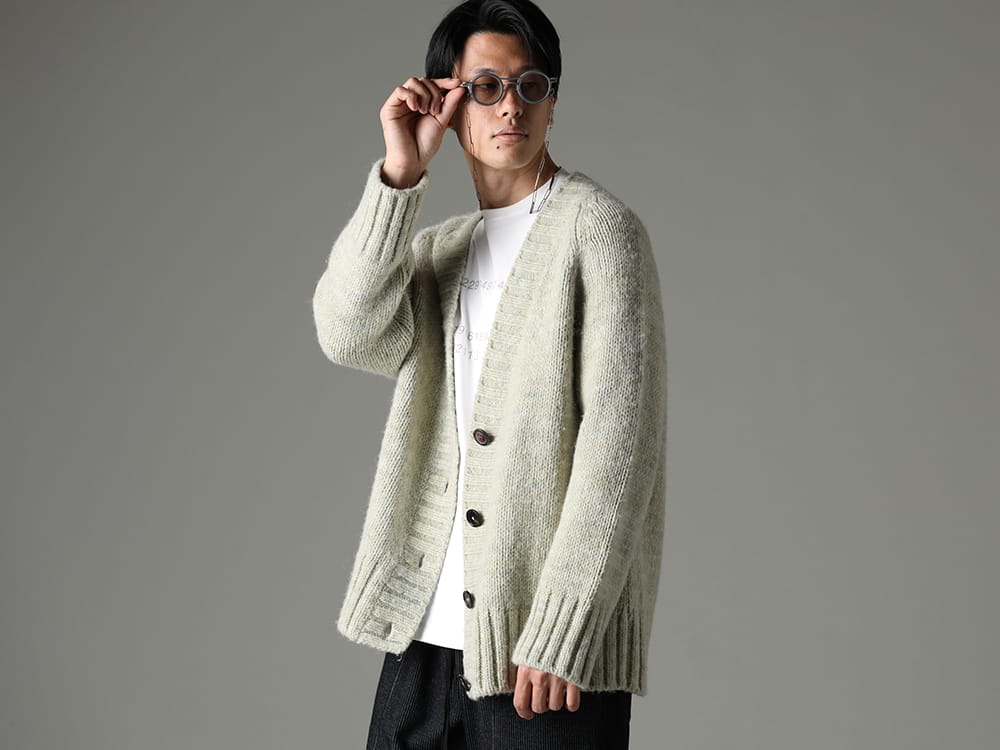 メゾン マルジェラ / ザ ヴィリディアン / リガーズ 2023SS - リアルシーズンで対応できるアイテム - SI0GP0004-Pistacchio(ニットセーター Pistacchio) VI-3609-01-Off-White(半袖プリントTシャツ オフホワイト) RG2001TVA-Gray-Gray-Clear(リガーズ コラボレーション サングラス グレー+グレー / L.ミラー) AT003TVA-Dark-Copper(リガーズ コラボレーション ホルダーチェーン Dark Copper) - 2-001