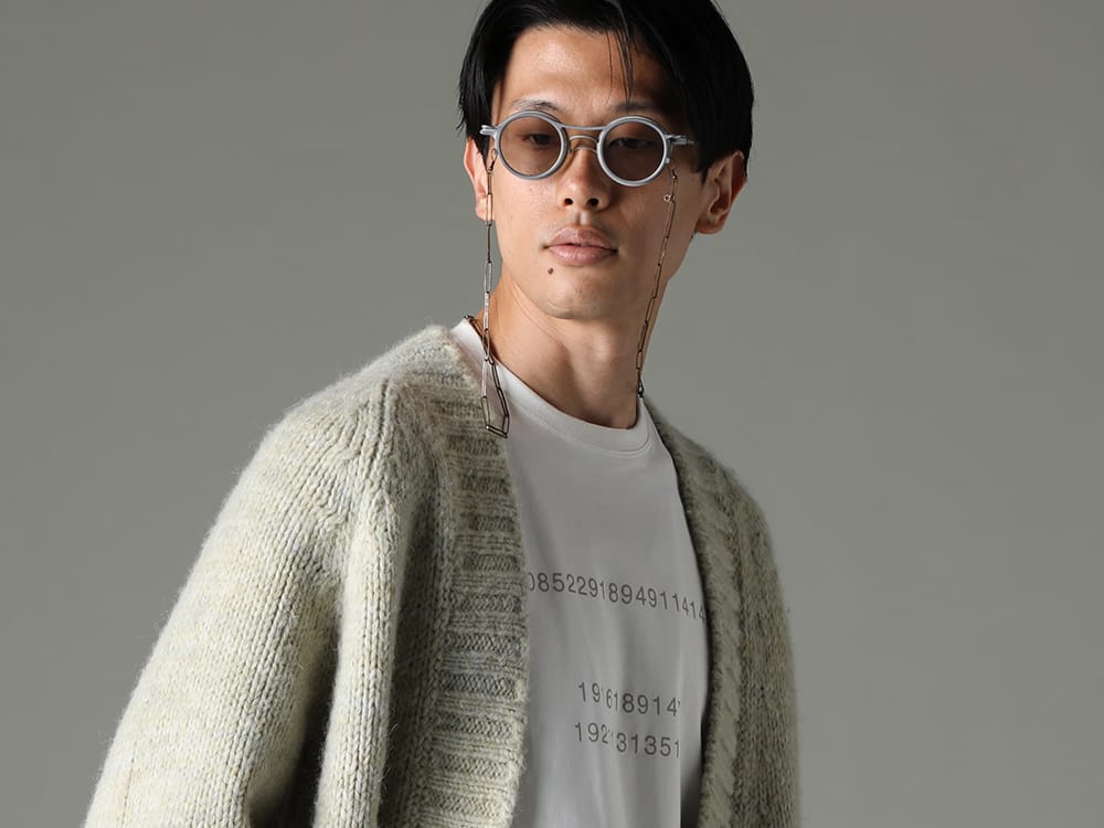 メゾン マルジェラ / ザ ヴィリディアン / リガーズ 2023SS - リアルシーズンで対応できるアイテム - SI0GP0004-Pistacchio(ニットセーター Pistacchio) VI-3609-01-Off-White(半袖プリントTシャツ オフホワイト) RG2001TVA-Gray-Gray-Clear(リガーズ コラボレーション サングラス グレー+グレー / L.ミラー) AT003TVA-Dark-Copper(リガーズ コラボレーション ホルダーチェーン Dark Copper) - 2-005