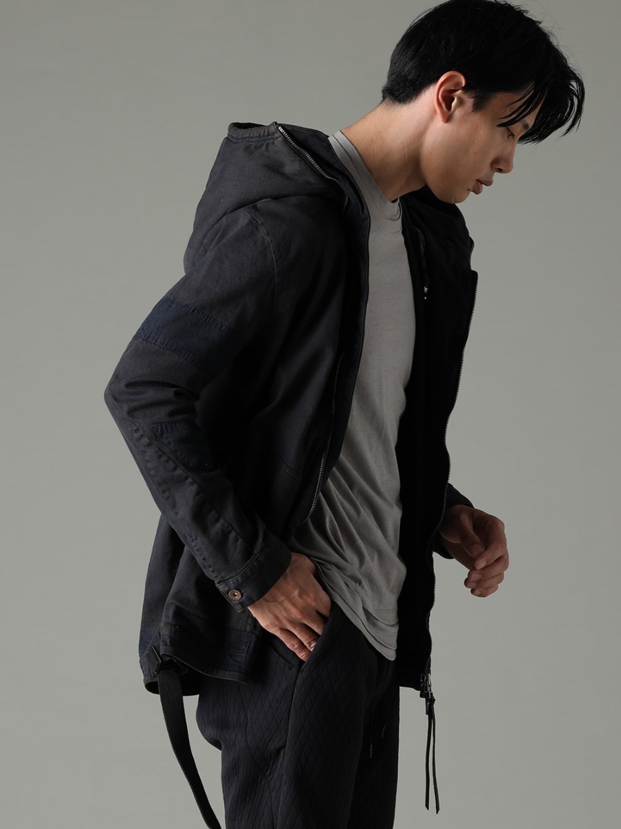 The Viridi-anne(ザ ヴィリジアン) D.HYGEN(ディーハイゲン) 23SS(春夏) シンプルな組み合わせにも一癖加え、コーディネートに深みと個性を。  - ST104-0523S-Mud-Indigo-Brown マッド加工8ozライトストレッチデニムフーデッドジャケット マッド インディゴ ブラウン VI-3613-01-Light-Gray ダブルレイヤード Tシャツ ライトグレー  2-002