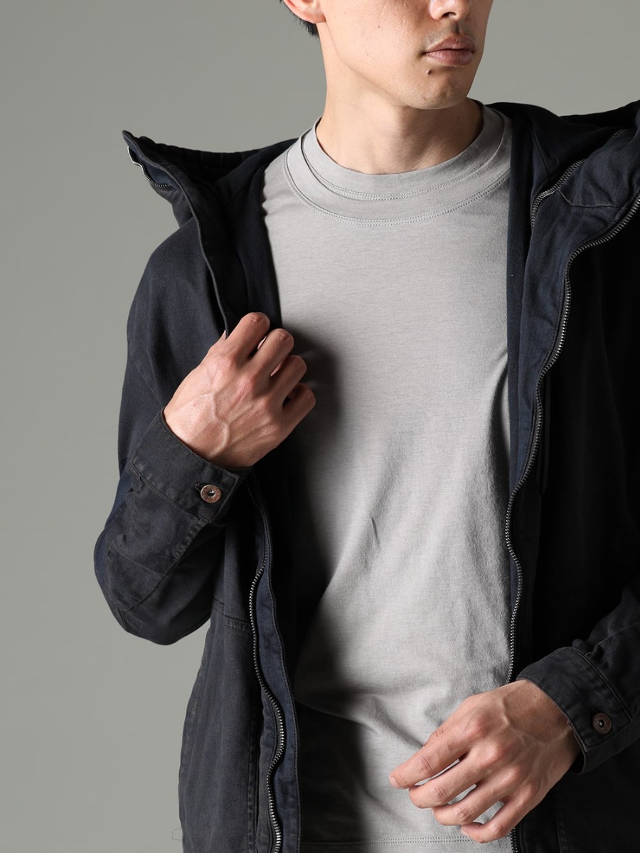 The Viridi-anne(ザ ヴィリジアン) D.HYGEN(ディーハイゲン) 23SS(春夏) シンプルな組み合わせにも一癖加え、コーディネートに深みと個性を。  - ST104-0523S-Mud-Indigo-Brown マッド加工8ozライトストレッチデニムフーデッドジャケット マッド インディゴ ブラウン VI-3613-01-Light-Gray ダブルレイヤード Tシャツ ライトグレー  2-003