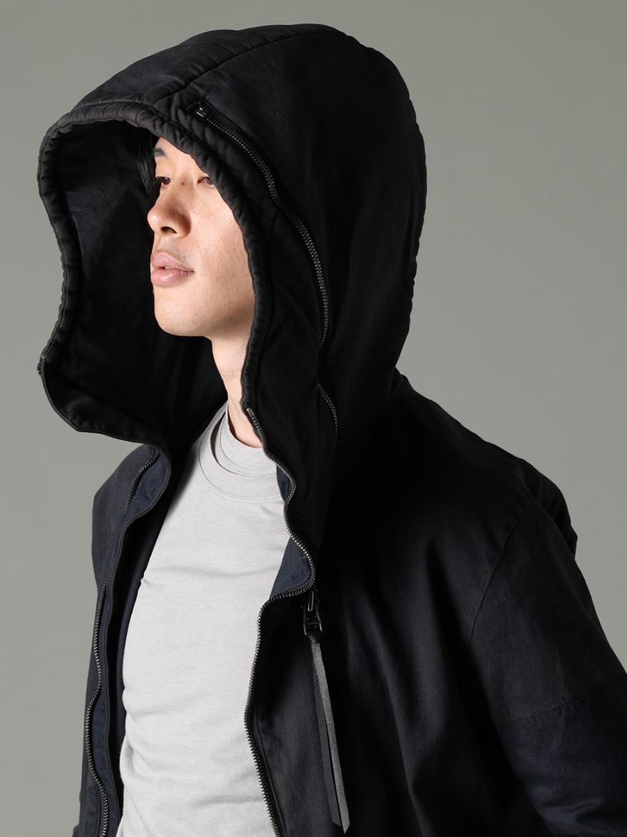 The Viridi-anne(ザ ヴィリジアン) D.HYGEN(ディーハイゲン) 23SS(春夏) シンプルな組み合わせにも一癖加え、コーディネートに深みと個性を。  - ST104-0523S-Mud-Indigo-Brown マッド加工8ozライトストレッチデニムフーデッドジャケット マッド インディゴ ブラウン VI-3613-01-Light-Gray ダブルレイヤード Tシャツ ライトグレー  2-005