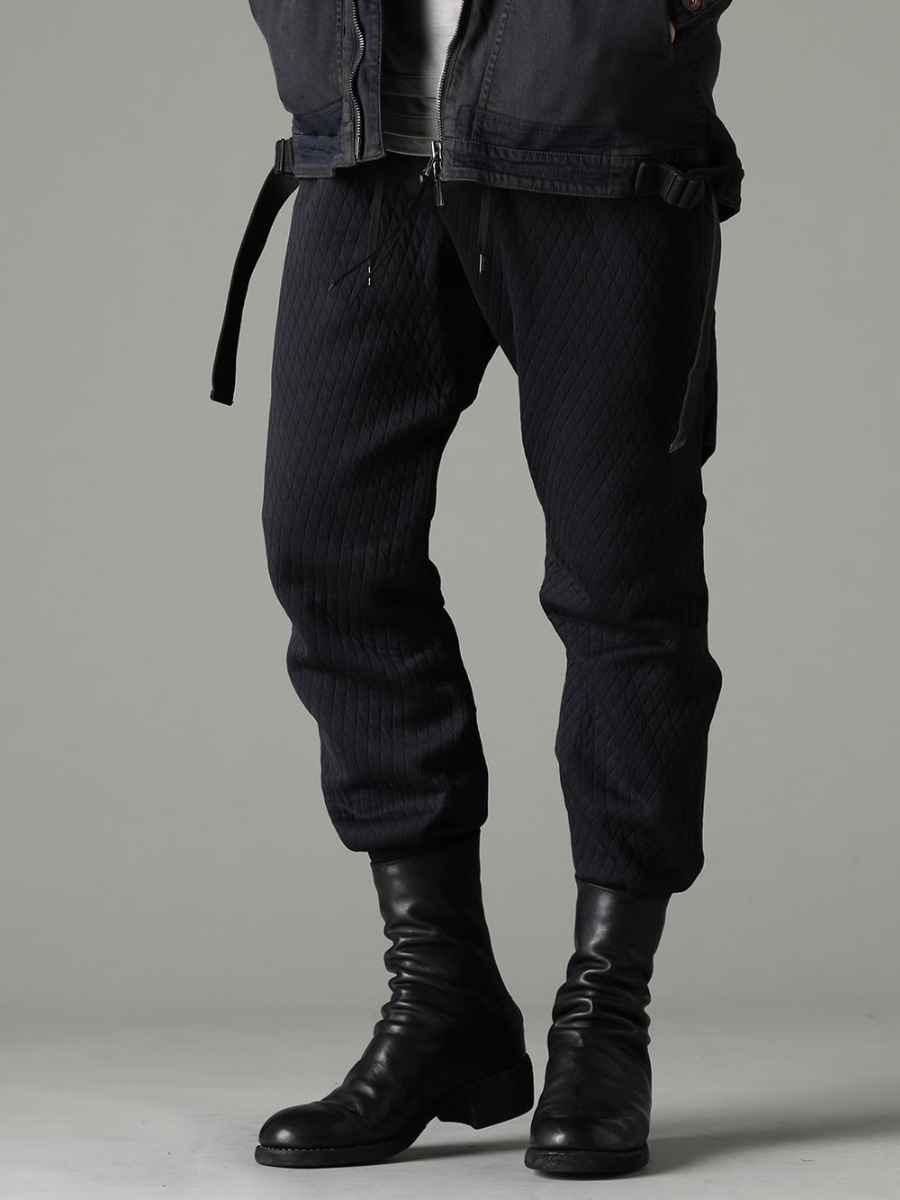 DEVOA(デヴォア) GUIDI(グイディ) 23SS(春夏) 独特なシルエットで春夏に活躍するクロップド丈ジョガーパンツ - PTN-DKCJ ジョガーパンツ キルトコットン / ポリエステル 788Z_H バックジップブーツ ダブルソール - ホース フルグレイン レザー 3-001