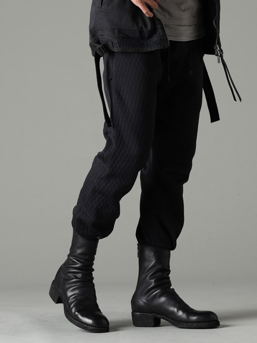 DEVOA(デヴォア) GUIDI(グイディ) 23SS(春夏) 独特なシルエットで春夏に活躍するクロップド丈ジョガーパンツ - PTN-DKCJ ジョガーパンツ キルトコットン / ポリエステル 788Z_H バックジップブーツ ダブルソール - ホース フルグレイン レザー 3-002