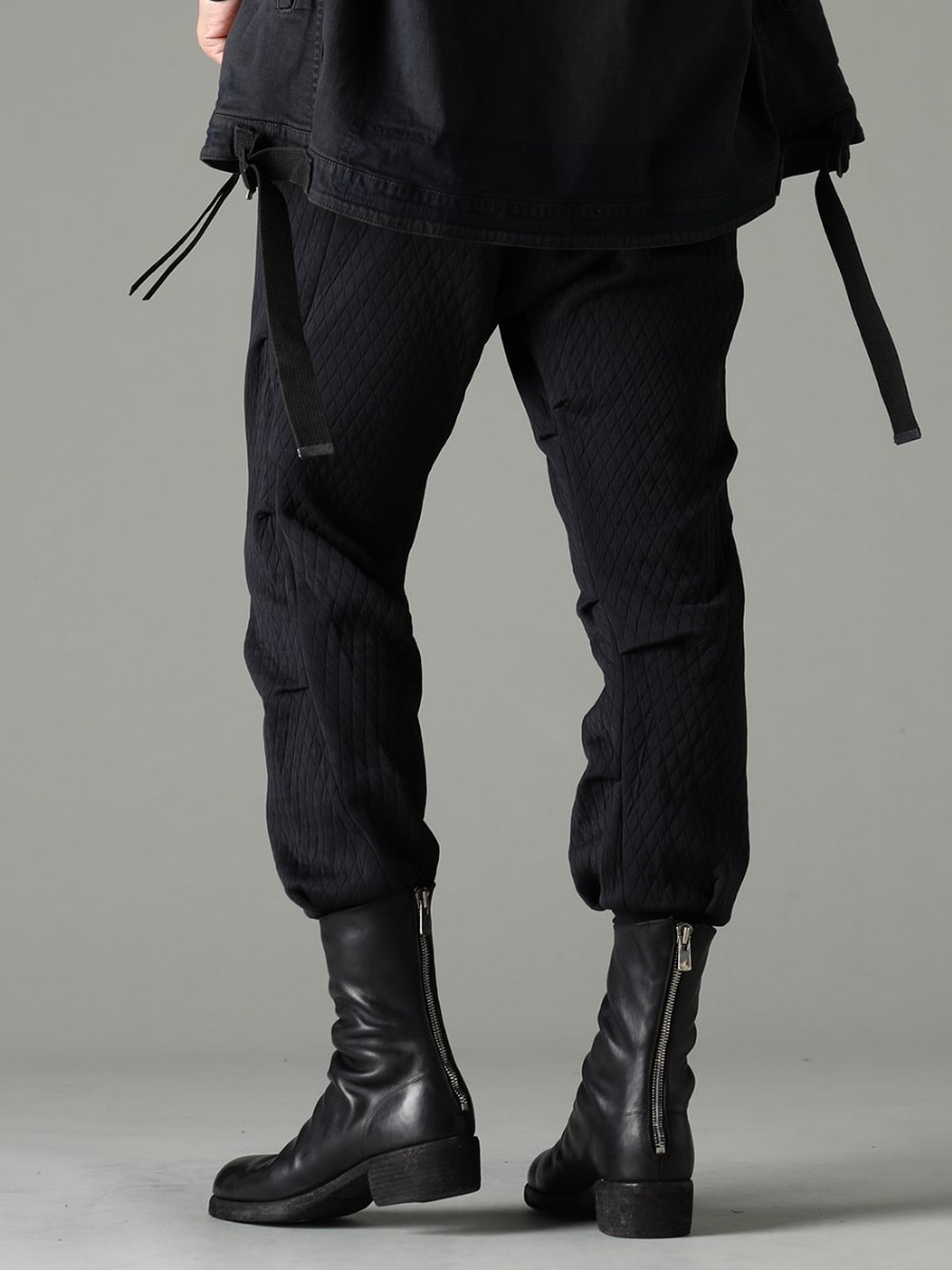 DEVOA(デヴォア) GUIDI(グイディ) 23SS(春夏) 独特なシルエットで春夏に活躍するクロップド丈ジョガーパンツ - PTN-DKCJ ジョガーパンツ キルトコットン / ポリエステル 788Z_H バックジップブーツ ダブルソール - ホース フルグレイン レザー 3-003