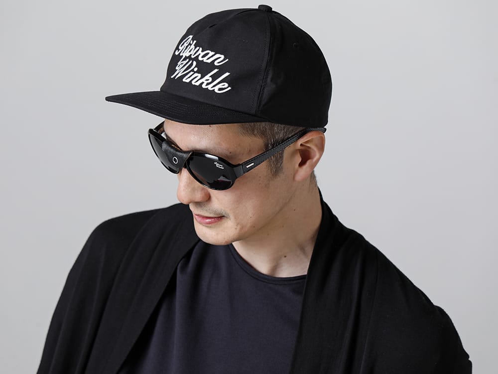 RIPVANWINKLE - リップヴァンウィンクル 2023SS 羽織りとして使えるソリッドジャージーカーデを挿し色使いが際立つレイヤードドルマンでスタイリング  - RW-502-Black - ソリッド ジャージー カーデ ブラック - RW-546-D.Navy - レイヤード ドルマンT ダーク ネイビー - RW-553-Black - アナトリア ブラック 2-003