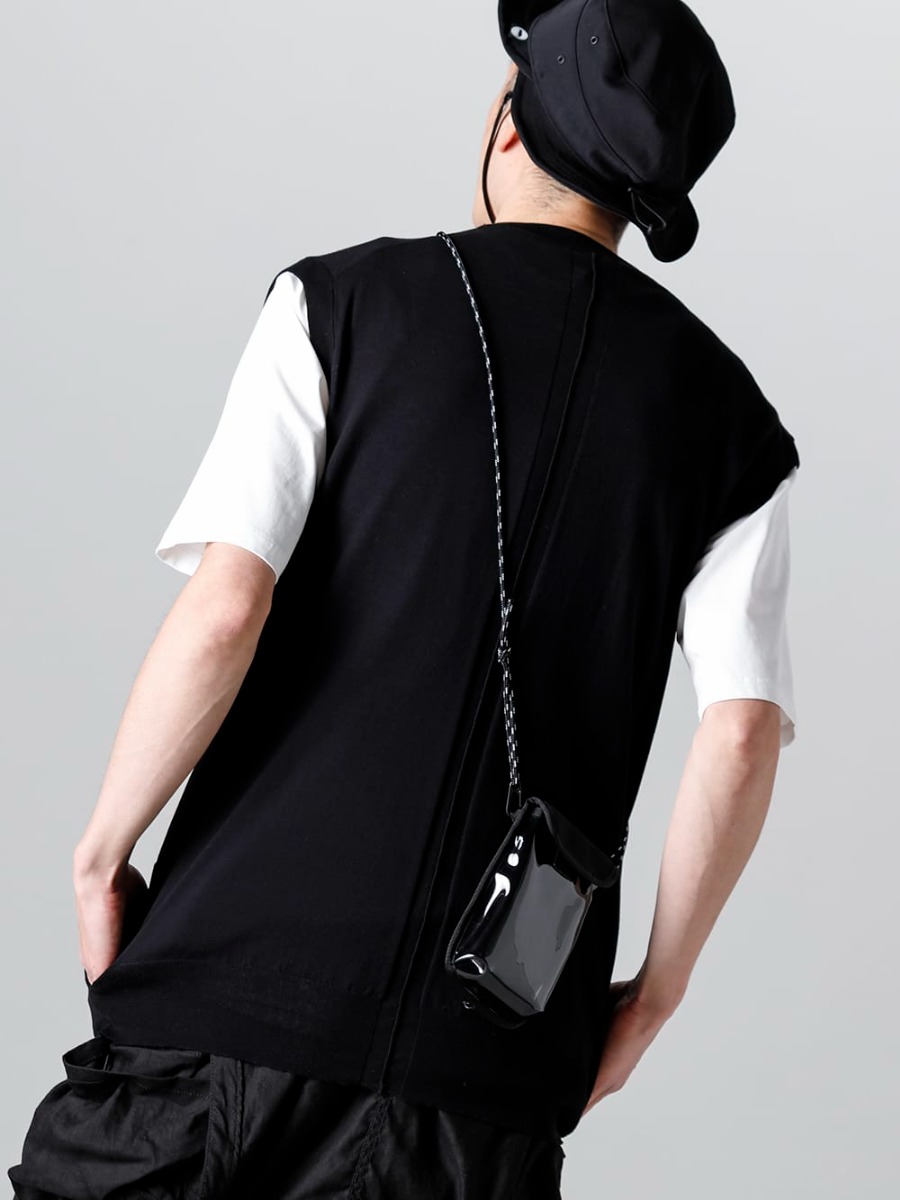 RIPVANWINKLE - リップヴァンウィンクル 2023SS ドロップショルダーTをクロスニットジャージーでレイヤードした着用を提案  - RW-528 - クロス ニットジャージー - RW-548-White - ドロップショルダーT ホワイト - RW-550 - モバイル ポーチ - RW-556 - フィード ハット 2-002