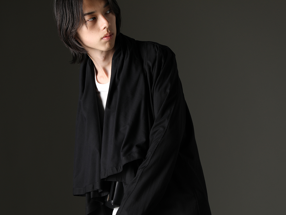 JULIUS - Patterns and fabrics that combine practicality and design - 819SHM1-black(Rayon/Cotton Cloth Drape shirt Black) 819CUM4-offwhite(Cotton/Cupro Jersey Drawcord Short Sleeve T-Shirt Off White) - 2-004