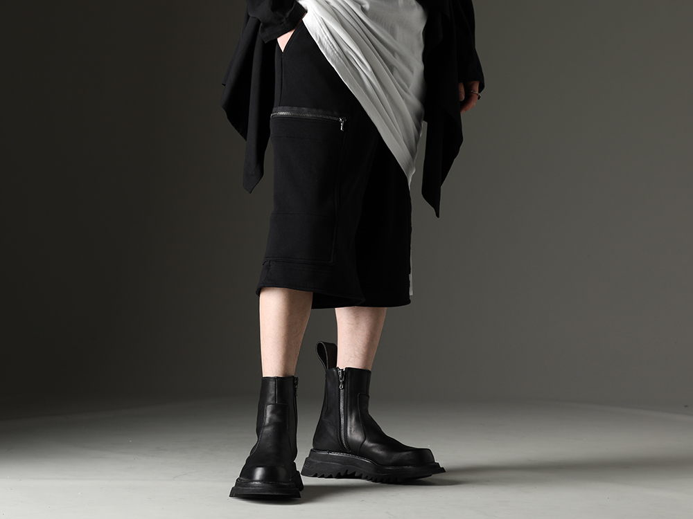 JULIUS - Layer in balanced way to complete your outfit - 819PAM9-black(Cotton Sweat Cargo Shorts Black) 807FWM2(Cow Skin Side Zip Boots) - 3-001