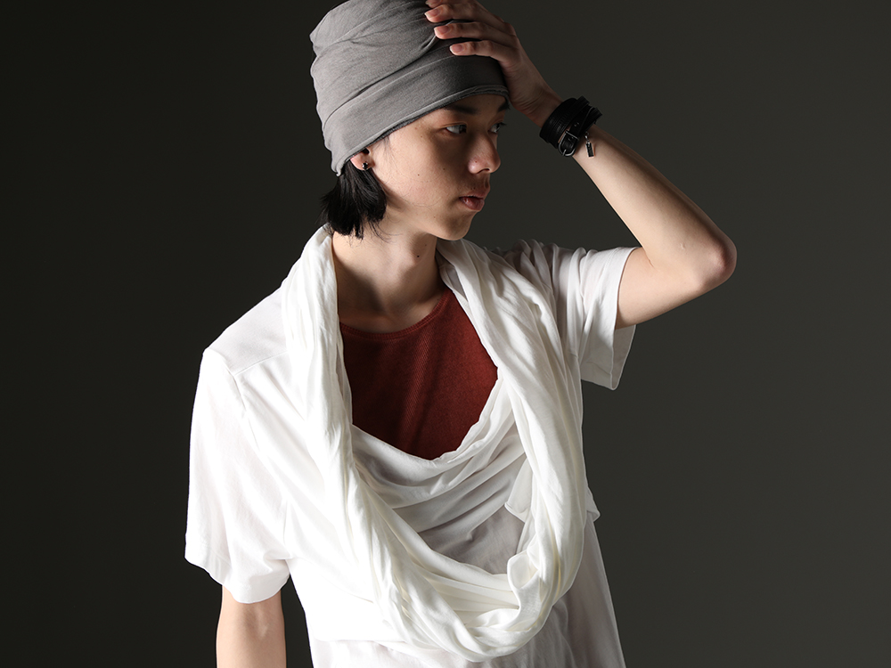 JULIUS / D.HYGEN - The contrast between the beautiful fabric and the uneven dyed fabric - 819CUM5-offwhite(Cotton/Cupro Jersey Drape Neck Short Sleeve T-Shirt Off White) ST101-1123S-Brick(Cotton And Rayon Ribbed Tank Top Brick) 819ACU3-gray(Cotton/Cupro Jersey Hair Band Gray) 819ACU2-black(Cow Leather Belt Bracelet Black) - 2-004