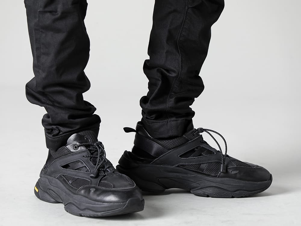 RIPVANWINKLE 2023SS Solid black light-crash jeans that are different from pure black - RW-507 - Light Crash Jeans Solid Black - SCV879C001 - Fair Wind Light 3-006