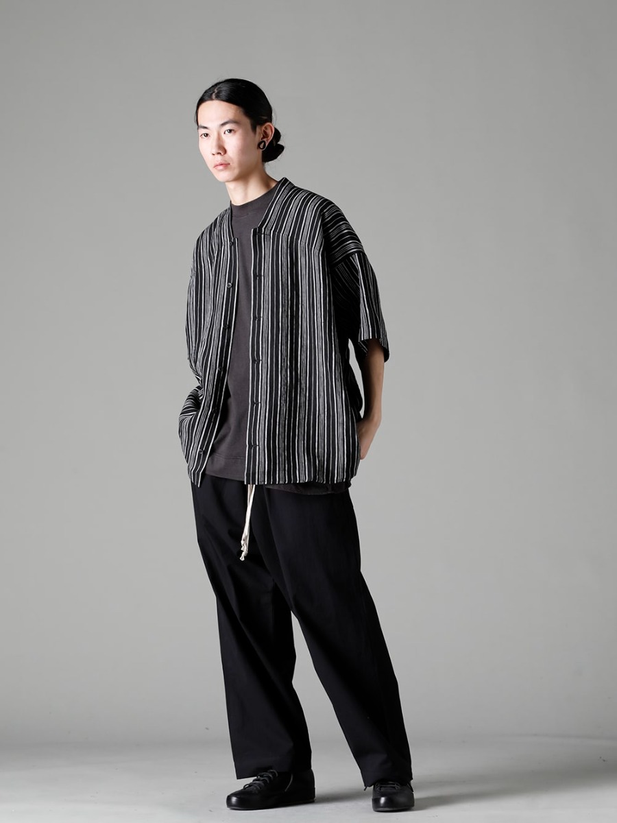 O PROJECT 2023SS Coordinates recommended for the warm season when half-sleeves are in full use. - SHIRT#93 SHIRT #93 CONTRAST STRIPE LINEN BATIST - O15TS1-BLACK SS TEE O15TS1-BLACK - O15TR4-BLACK JOGGING TROUSERS Water-Repellent Dense Cloth BLACK - Handsewn-Classic-Lo Handsewn Classic Lo 1-003