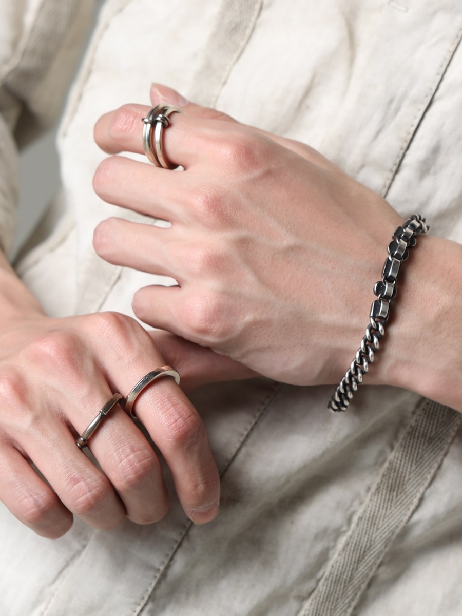 WERKSTATT:MÜNCHEN 23SS Accessories that add thickness to your styling  - M1280 Twisted Ring M1242 Ring Sculpture M1418 Connected Ring Infinity M2482 Bracelet Memories 2-010