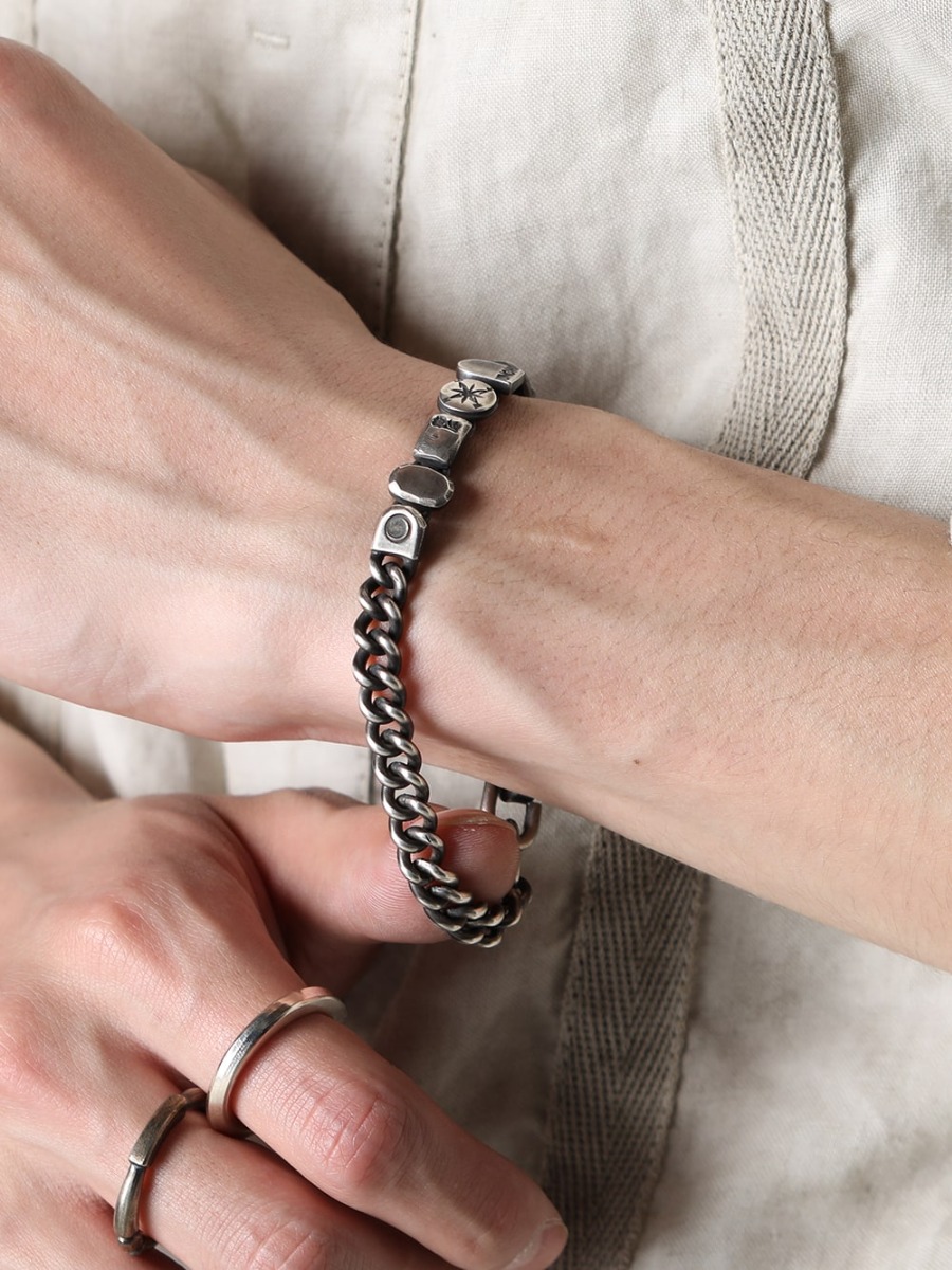 WERKSTATT:MÜNCHEN 23SS Accessories that add thickness to your styling  - M1280 Twisted Ring M1242 Ring Sculpture M2482 Bracelet Memories 2-008