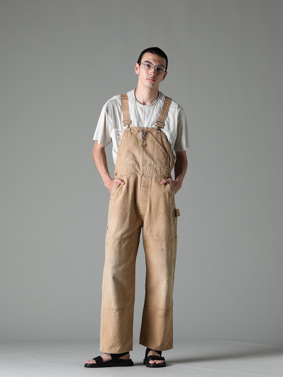 ジギーチェン / セントマイケル / ワークスタッドミュンヘン / リガーズ / ユマワン スタイリング - ZIGGY CHENとSAINT M××××××を組み合わせたファッション通なスタイリング。 ラフでスタイリングの幅が広がるオーバーオールの組み合わせ。 - 0M2310210(コントラスト パッチワークTシャツ) SM-S23-0000-062(ダブルニー オーバーオール) RG0091AG-925silver-sterling-textured-clear(RG0091AG ジギー チェン x リガーズ 925スターリングシルバー テクスチャード クリアレンズ) M3940(ネックレス ミックス + キーリング) US9561-Black(メンズ サンダル ブラック) - 1-001