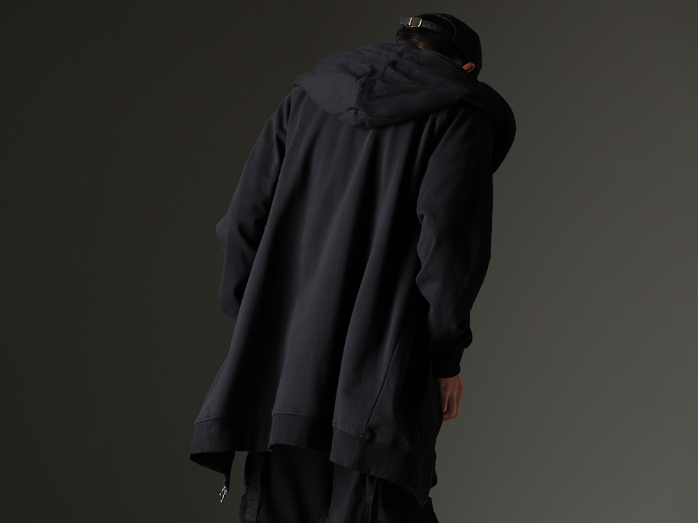 JULIUS - ユリウス 細かなディテールが着こなしにバリエーションを生む - 819CUM1-black(フロントジップ スウェットフーディー ブラック) - 2-003