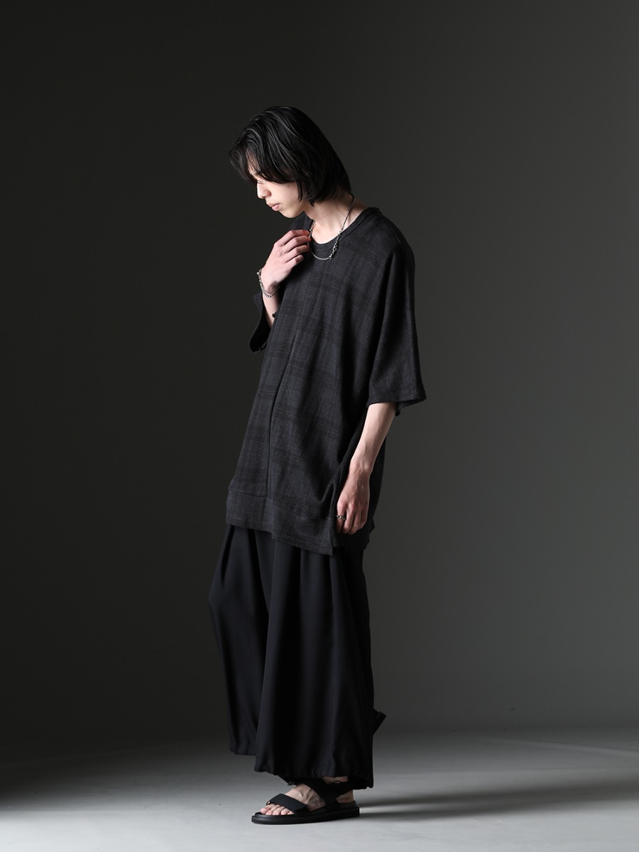 nude:masahiko maruyama / WERKSTATT:MÜNCHEN / kiryuyrik / UMA WANG - Styling with black wear as the focal point and silver accessories. - NU-1687(Oversized Short Sleeve T-Shirt) M3920(Loose mixed choker) M2601(Bracelet fine skull) M1920(Ring Multiskulls) KP-HP43-907(Sharring Wide Tuck Slacks) US9561-Black(Mens Sandal Black) - 1-003