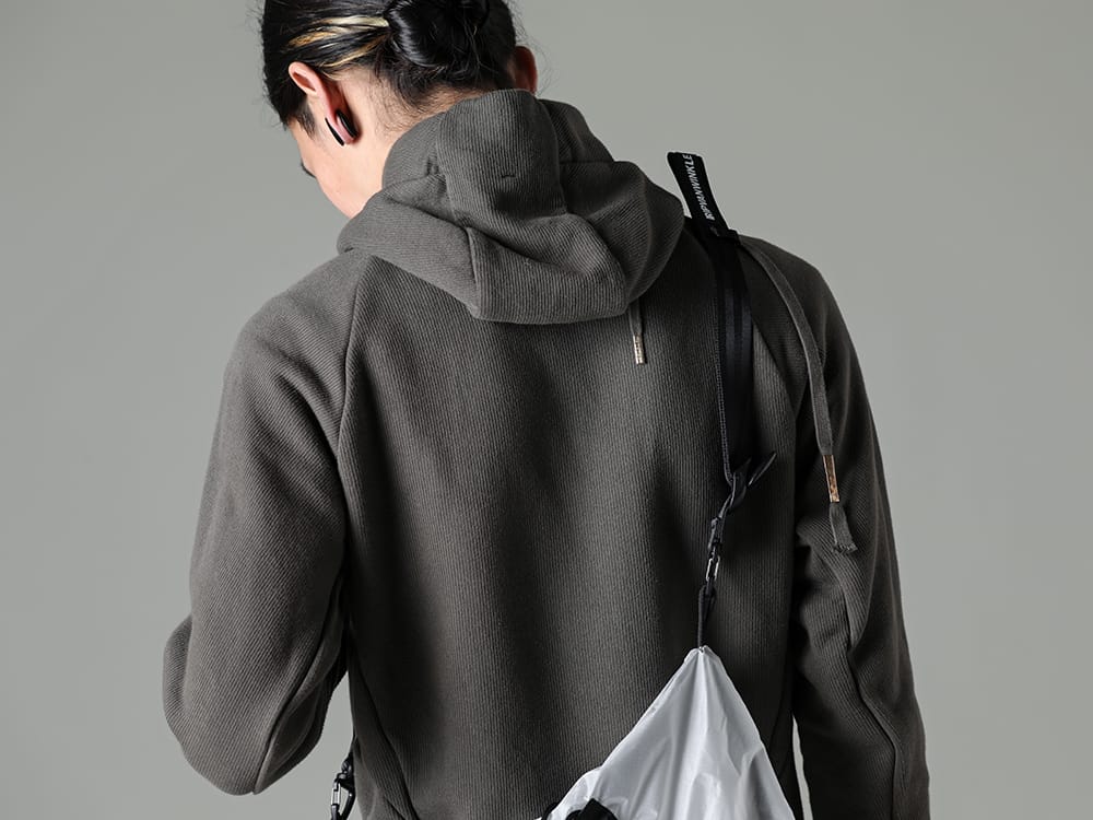 BORIS BIDJAN SABERI 2023SS Green khaki contrasts well with the white of the packable tote  - HOODY2-FTT00008 - Hoodie2 FTT00008 - RW-552 - Strap 2-006