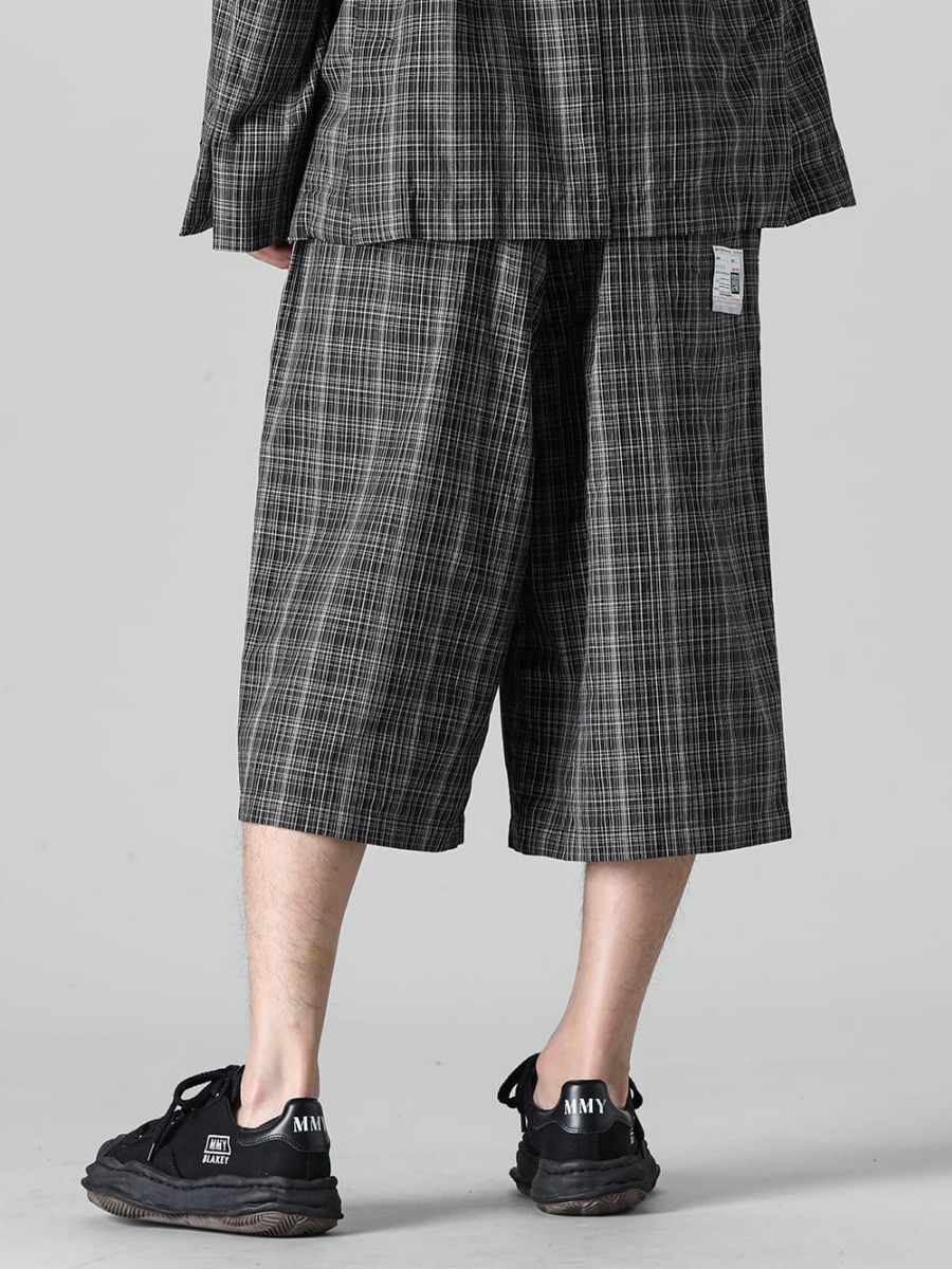 Maison MIHARAYASUHIRO 2023SS Great for street styling! Wide silhouette tuck shorts! - A10PT034 - Wrapped-waist KASURI Check Shorts - A08FW735-Black-Black - BLAKEY Original sole canvas Low-Cut sneakers Black / Black 3-002