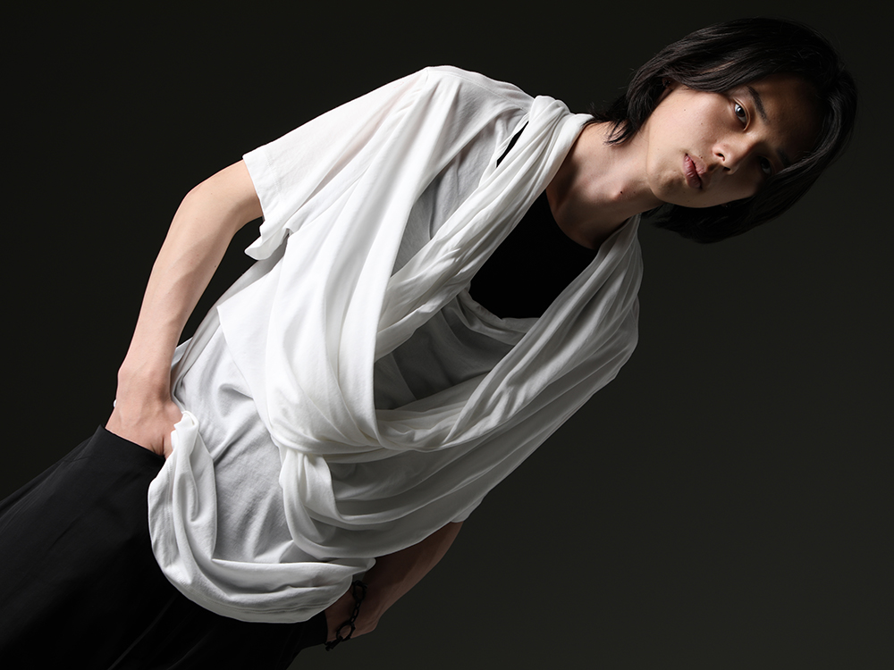 JULIUS / D.HYGEN - Dress drape-neck design to suit the situation - 819CUM5-offwhite(Cotton/Cupro Jersey Drape Neck Short Sleeve T-Shirt Off White) ST101-1123S-Black(Cotton And Rayon Ribbed Tank Top Black) - 2-005