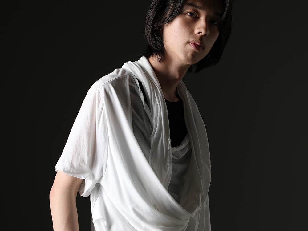 JULIUS / D.HYGEN - Dress drape-neck design to suit the situation - 819CUM5-offwhite(Cotton/Cupro Jersey Drape Neck Short Sleeve T-Shirt Off White) ST101-1123S-Black(Cotton And Rayon Ribbed Tank Top Black) - 2-007