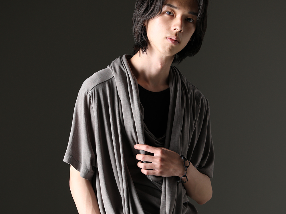 JULIUS / D.HYGEN - Dress drape-neck design to suit the situation - 819CUM5-gray(Cotton/Cupro Jersey Drape Neck Short Sleeve T-Shirt Gray) ST101-1123S-Black(Cotton And Rayon Ribbed Tank Top Black) - 2-011